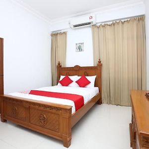Super Oyo 89435 Nusantara Group Hotel